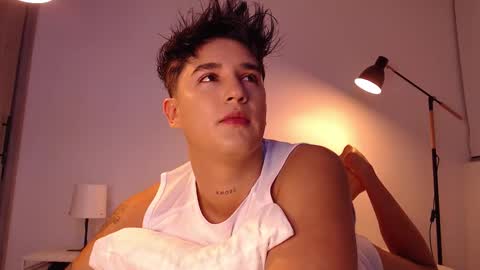 Snapshot of angelcossio chatting on 09/16/25, 01:17 Angel online show from 09/16/25, 01:17