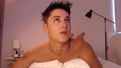 Snapshot of angelcossio chatting on 10/16/25, 08:43 Angel online show from 10/16/25, 08:43