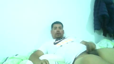 Snapshot of angeldavid90 chatting on 12/01/25, 12:37 angeldavid90 online show from 12/01/25, 12:37