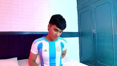 AngelduzZzt online show from 10/22/25, 12:49