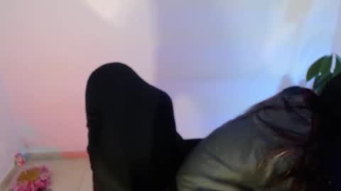 Snapshot of angele_johnson chatting on 10/01/25, 07:42 angele online show from 10/01/25, 07:42