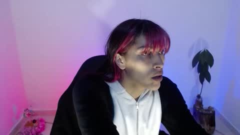 Snapshot of angele_johnson chatting on 11/04/25, 01:32 angele online show from 11/04/25, 01:32