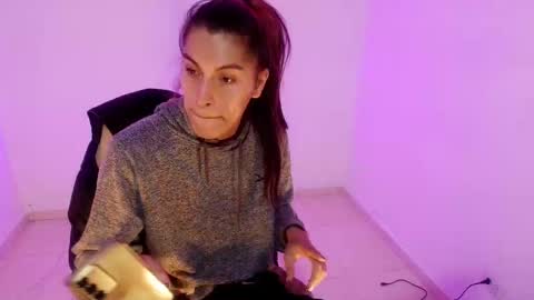Snapshot of angele_johnson chatting on 03/23/26, 07:18 angele online show from 03/23/26, 07:18