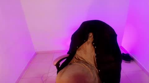 Snapshot of angele_johnson chatting on 05/01/26, 08:13 angele online show from 05/01/26, 08:13