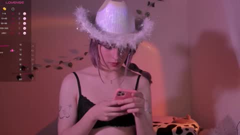 Snapshot of angelfiore chatting on 10/27/25, 01:42 Angel Fiore online show from 10/27/25, 01:42