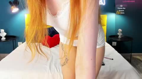 Snapshot of angelfleur chatting on 05/17/26, 01:25 Angela online show from 05/17/26, 01:25