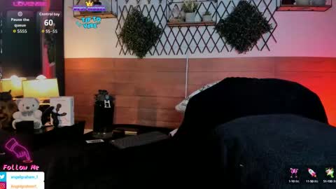 Angel online show from 10/14/25, 06:52