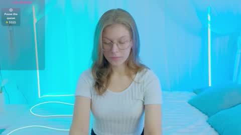 Ksenia online show from 10/18/25, 02:18