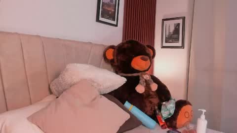 Snapshot of angeli_sexi chatting on 04/27/26, 12:41 Carolina online show from 04/27/26, 12:41