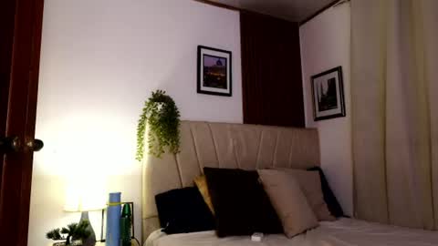 Snapshot of angeli_sexi chatting on 07/16/26, 01:00 Carolina online show from 07/16/26, 01:00