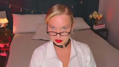 Snapshot of angelic_coy chatting on 06/25/26, 10:53 Angelic beauty online show from 06/25/26, 10:53