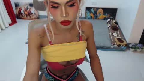 Snapshot of angelic_face_808 chatting on 10/20/25, 06:47 DIVINE ANGEL online show from 10/20/25, 06:47