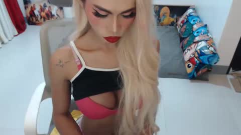 Snapshot of angelic_face_808 chatting on 11/19/25, 11:16 DIVINE ANGEL online show from 11/19/25, 11:16