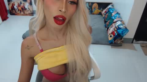 Snapshot of angelic_face_808 chatting on 11/26/25, 01:39 DIVINE ANGEL online show from 11/26/25, 01:39