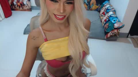 Snapshot of angelic_face_808 chatting on 12/14/25, 11:42 DIVINE ANGEL online show from 12/14/25, 11:42