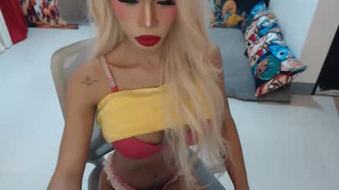 Snapshot of angelic_face_808 chatting on 12/18/25, 12:49 DIVINE ANGEL online show from 12/18/25, 12:49