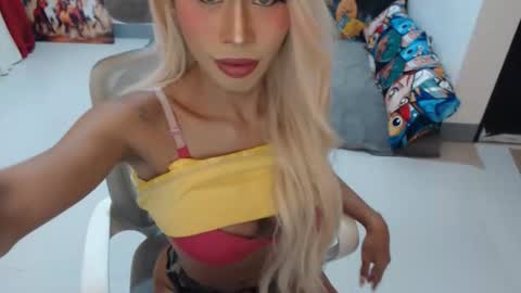 Snapshot of angelic_face_808 chatting on 12/19/25, 09:16 DIVINE ANGEL online show from 12/19/25, 09:16