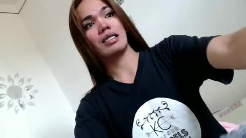 Snapshot of angelic_slutxx chatting on 12/09/24, 02:56 Yhanna online show from 12/09/24, 02:56