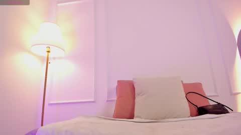 Snapshot of angelica_cross chatting on 10/26/25, 12:22 Angelica Cross online show from 10/26/25, 12:22