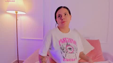 Snapshot of angelica_cross chatting on 10/28/25, 07:38 Angelica Cross online show from 10/28/25, 07:38