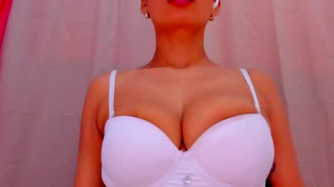 Snapshot of angelica_hot19 chatting on 06/26/26, 02:21 angelica_hot19 online show from 06/26/26, 02:21