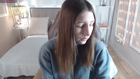 Snapshot of angelica_mrrr chatting on 01/31/25, 12:18 Angelica online show from 01/31/25, 12:18