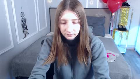 Snapshot of angelica_mrrr chatting on 02/14/25, 06:12 Angelica online show from 02/14/25, 06:12