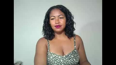 Snapshot of angelice33 chatting on 12/21/25, 05:03 angelice33 online show from 12/21/25, 05:03