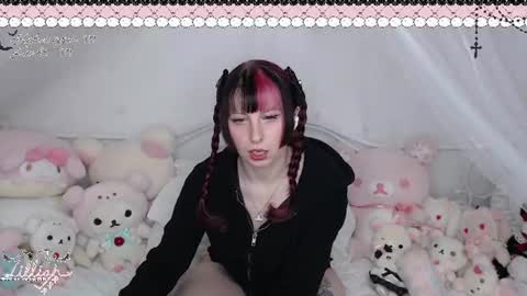 Snapshot of angelillic chatting on 06/10/26, 02:01 lillian online show from 06/10/26, 02:01