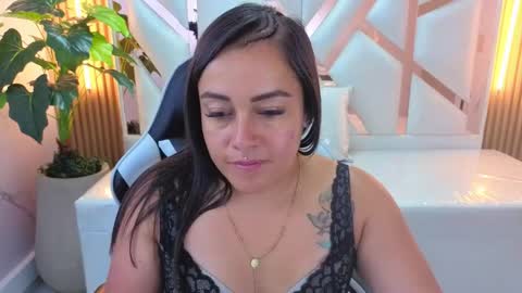 Snapshot of angelin_tp chatting on 05/05/26, 02:25 Angelin online show from 05/05/26, 02:25