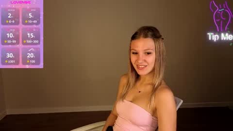 Snapshot of angelina_becker chatting on 06/21/26, 12:57 Angelina online show from 06/21/26, 12:57
