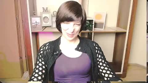 Snapshot of angelinalov_ chatting on 05/13/26, 08:23 Angelina online show from 05/13/26, 08:23