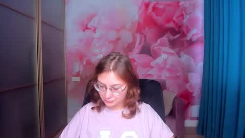 AngelinaLow online show from 11/18/25, 12:31