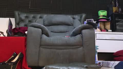 Angel online show from 11/11/25, 05:18