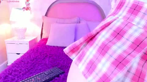 Snapshot of angeline__cute chatting on 03/17/26, 12:08 angeline online show from 03/17/26, 12:08