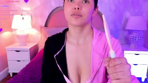 Snapshot of angeline__cute chatting on 04/17/26, 12:19 angeline online show from 04/17/26, 12:19