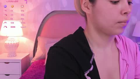 Snapshot of angeline__cute chatting on 05/15/26, 12:23 angeline online show from 05/15/26, 12:23
