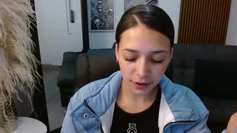 Snapshot of angeline_davies chatting on 02/26/25, 09:27 angeline_davies online show from 02/26/25, 09:27