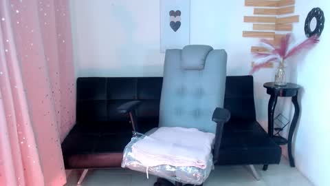 angela online show from 03/11/25, 08:09