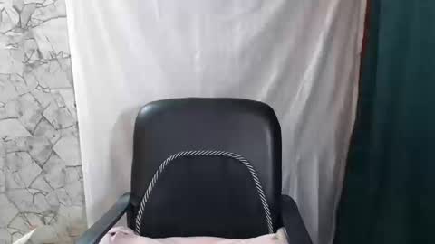 angela online show from 10/16/25, 01:17