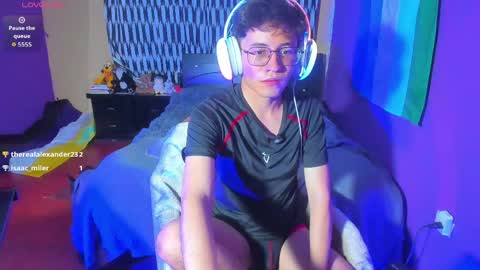 Snapshot of angelito18_twink chatting on 06/08/26, 01:28 Angel online show from 06/08/26, 01:28