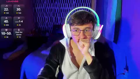 Snapshot of angelito18_twink chatting on 06/11/26, 12:32 Angel online show from 06/11/26, 12:32