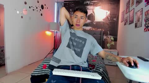 Snapshot of angell01_ chatting on 11/07/25, 12:16 Angel online show from 11/07/25, 12:16