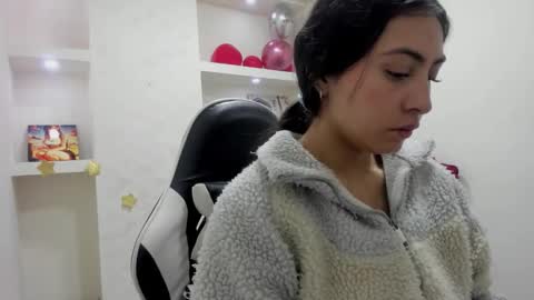 Snapshot of angell_cooper8 chatting on 02/18/26, 01:29 Angell cooper8 online show from 02/18/26, 01:29