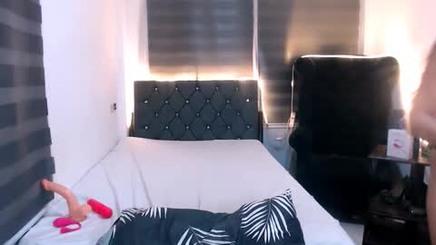 angella_dior online show from 09/22/25, 05:59