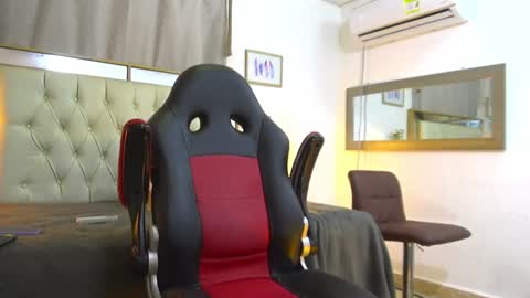 angellatino0 online show from 12/25/24, 05:58