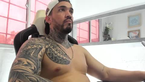 angellatino0 online show from 01/01/25, 10:13