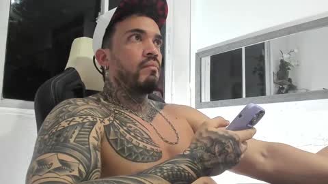 angellatino0 online show from 01/02/25, 03:48