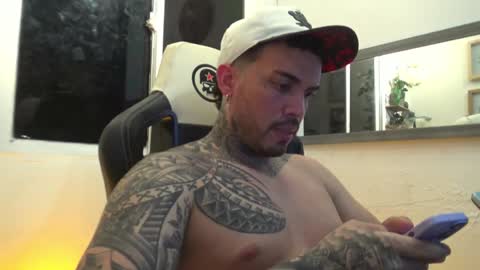 angellatino0 online show from 02/01/25, 06:10