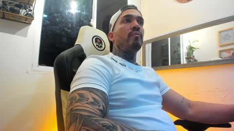 angellatino0 online show from 02/02/25, 06:48